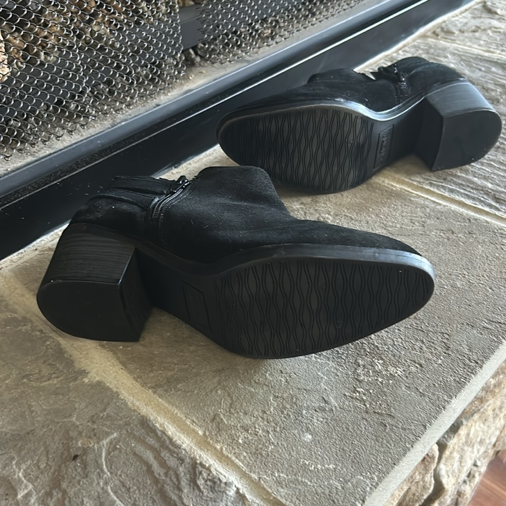 Booties: Sonoma Size 7 Medium, Black
Worn once - Picture 4 of 6